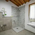Orlando With Private Pool Near Lucca Colle di Compito